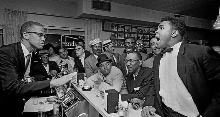Muhammed Ali ve Malcolm X Şampiyonluğu Kutluyor (1964)