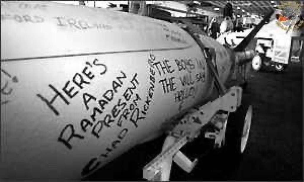 Üzerinde, İşte size bir Ramazan Hediyesi yazan ve Amerika tarafından Irak'ta kullanılacak bir bomba, 1998