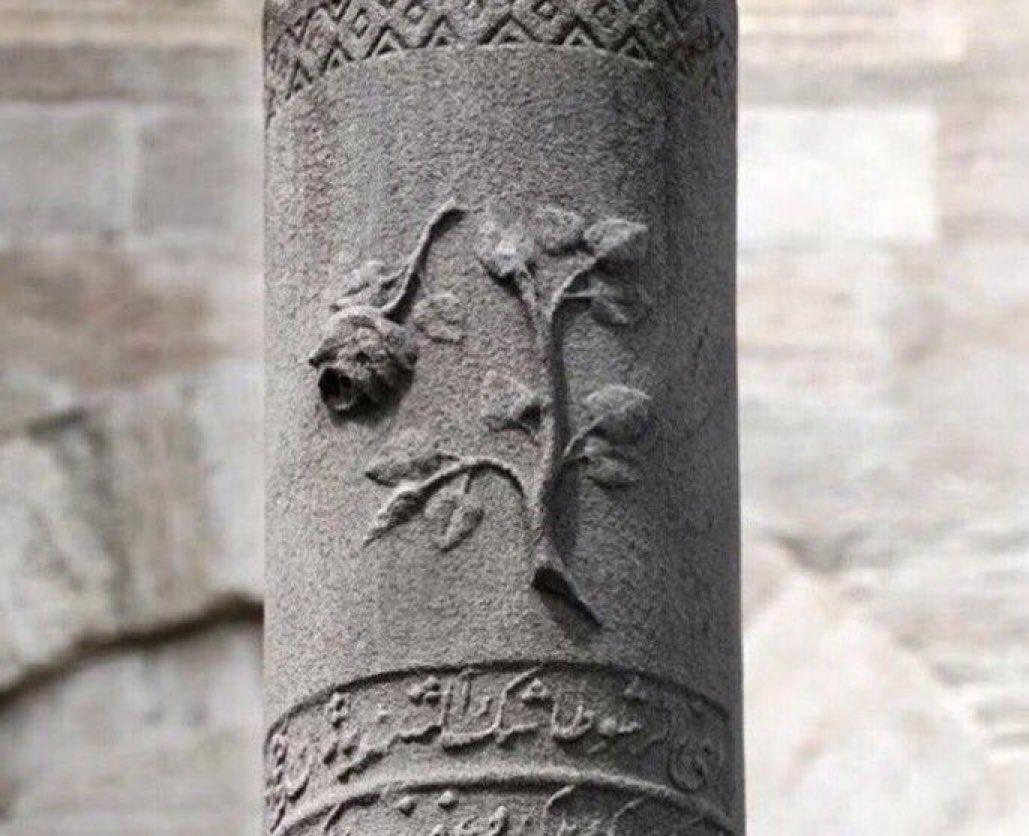 Osmanlı mezar taşlarında kırık bir gül varsa o mezar genç yaşında ölmüş bir kıza ait