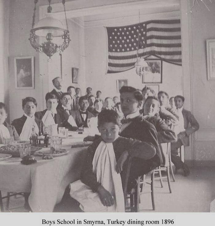 Osmanlı zamanında İzmir'deki Amerikan Koleji'nden bir fotoğraf,1896